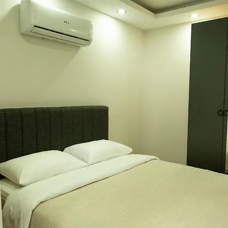 Solo Tourism Boutique Demircikara Apartment *